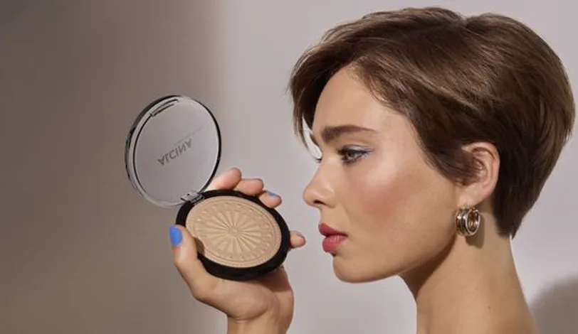Nechte pleť zářit: Tipy, jak nanést bronzer jako profesionál
