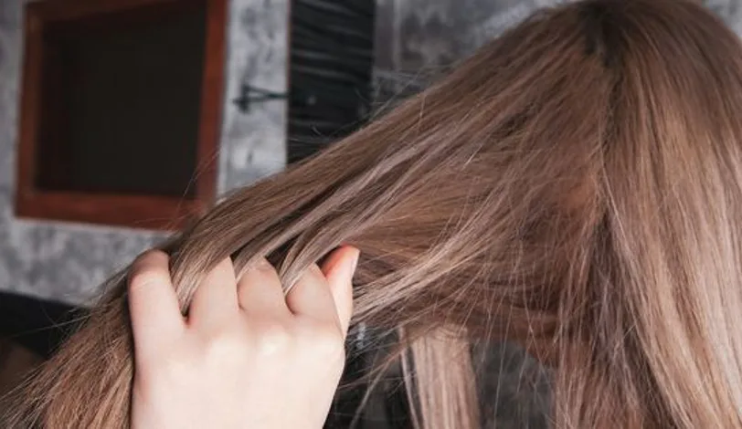 Jak rozčesat zacuchané vlasy? Jde to i bez bolesti a zkracování