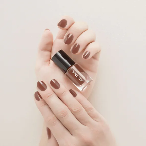 Nail Colour – hazelnut